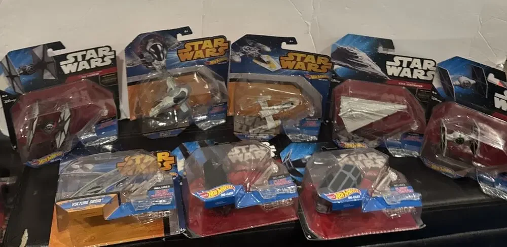 Lot of 8 Hot Wheels Star Wars Die-Cast Vehicles New in Package